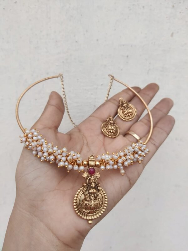 Temple Pearl choker set