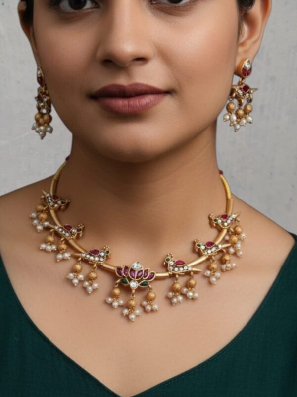 bb8c9db7-1cbd-4e95-a3fe-ea914958314e Lotus necklace set