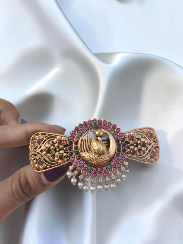 d1f8a043-b5c7-43ee-9a16-4fe6573a7be8-Photoroom Peacock hair clip