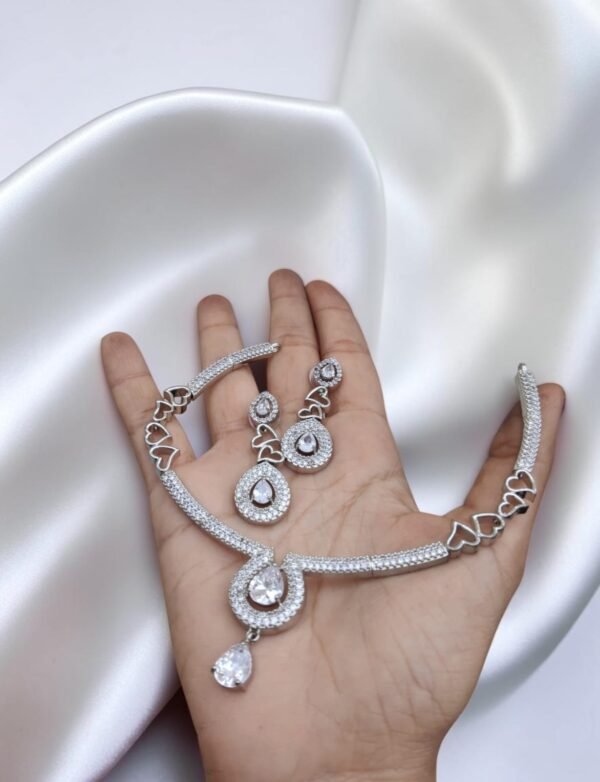 ddfe1140-73dd-4f13-a580-370af67f1d49-Photoroom White ad necklace set