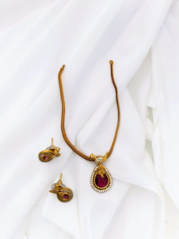 Red necklace set