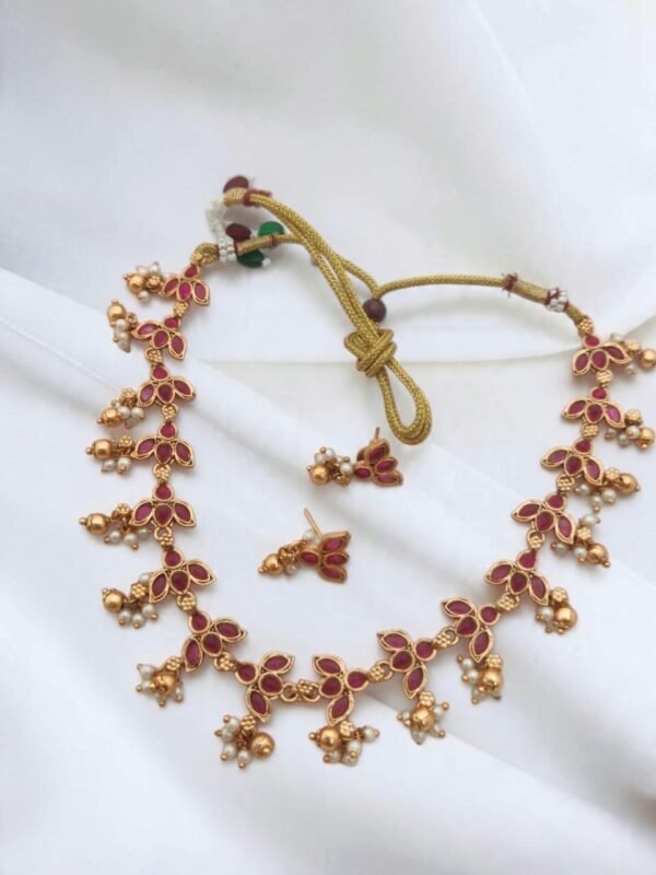 ec4c81f3-a5cb-4caf-b8da-115e196378b0 Kemp pink necklace set